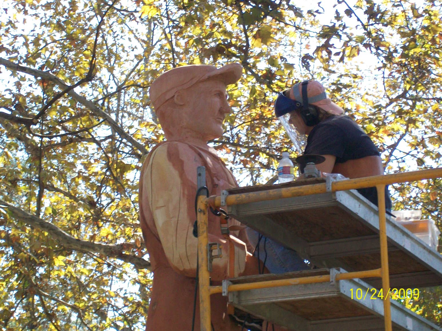 Woodcarving, chainsaw woodcarving, casey jones, griffith park, travel town, los angeles, redwood, art, sculpture