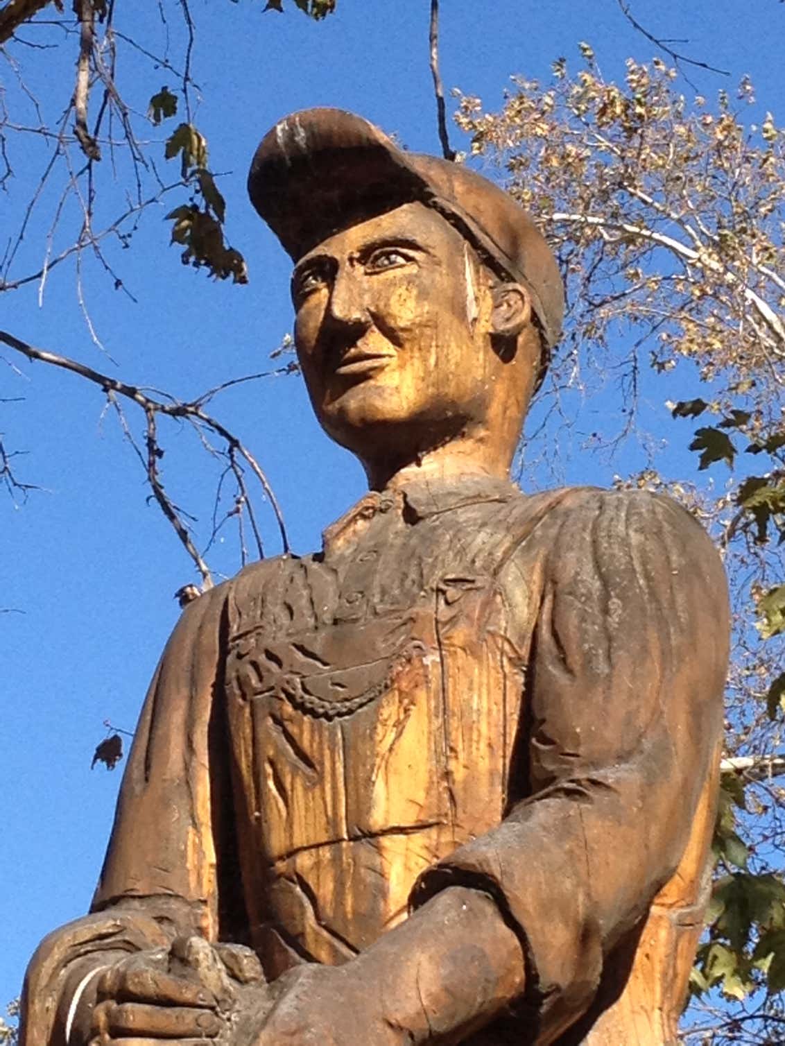  woodcarving, chainsaw woodcarving, wood art, woodworking